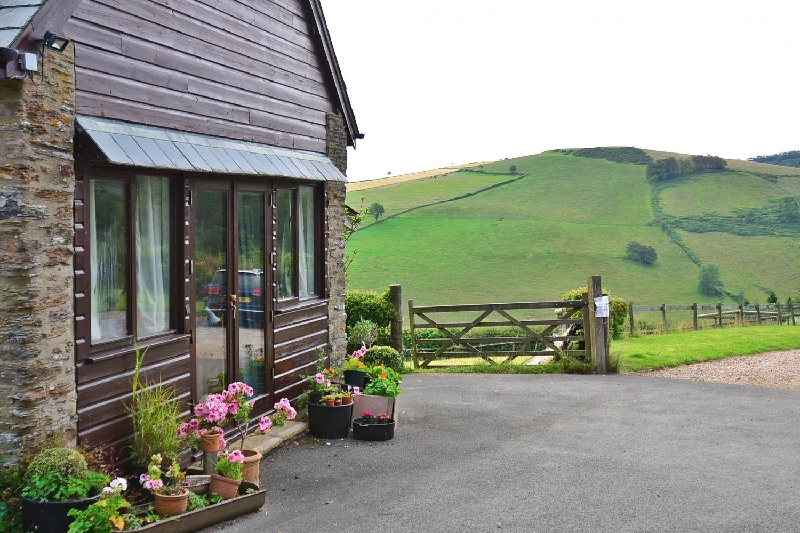 Click here for more about Putham Barn