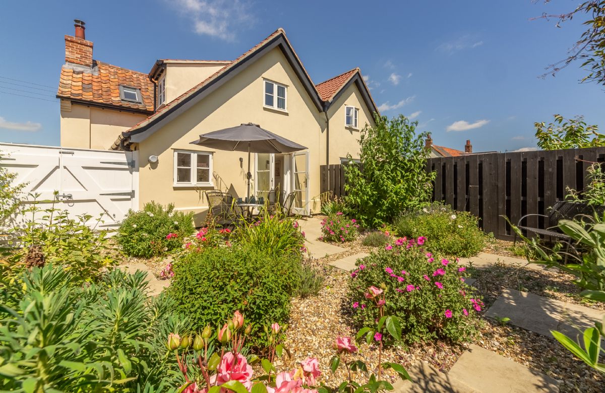 Click here for more about Briar Cottage
