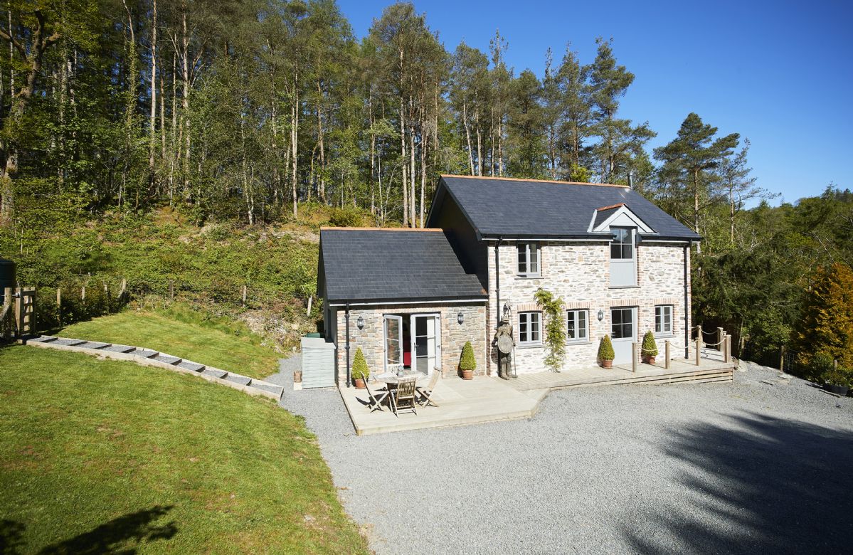 Click here for more about Wisteria Cottage