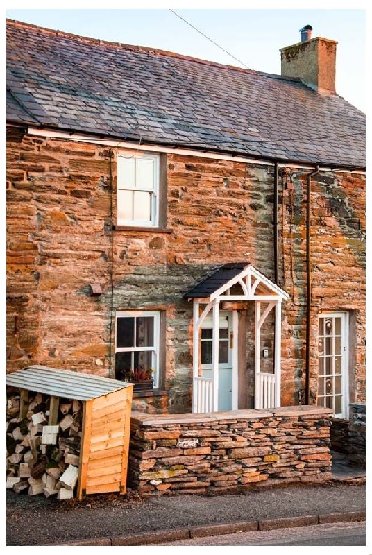 Click here for more about 2 Bryn Tirion