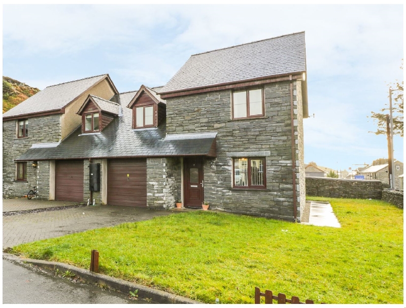 Click here for more about 6 Stad Yr Ysgol