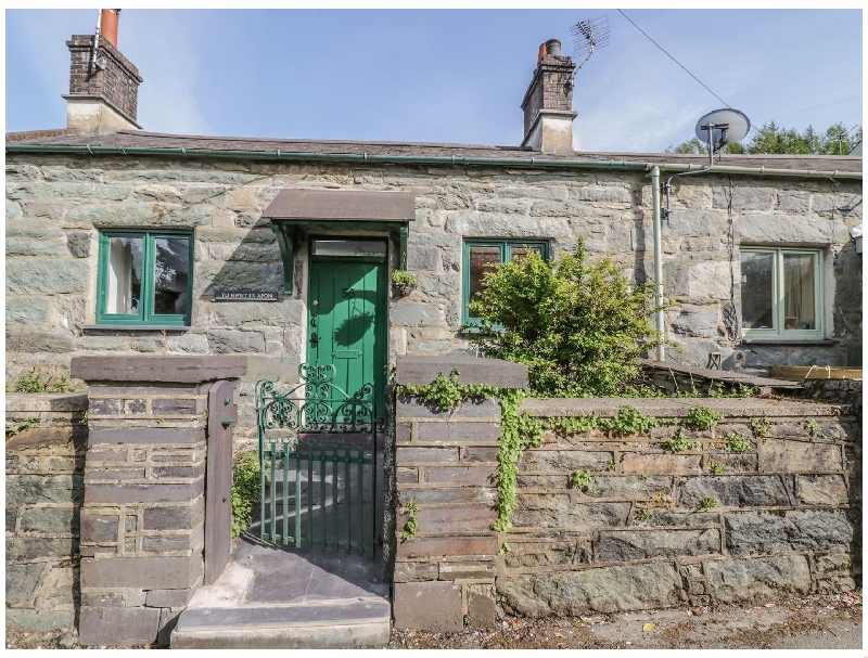 Click here for more about Tu Hwnt i'r Afon