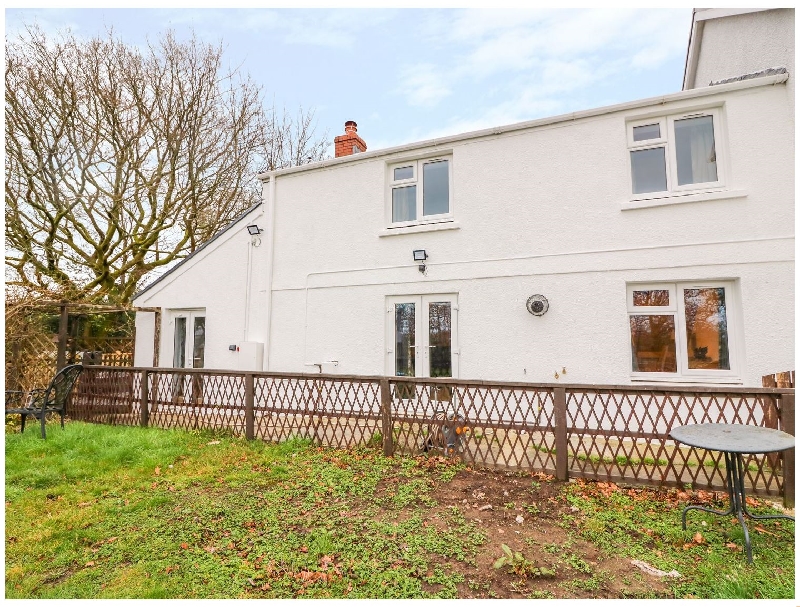 Click here for more about Crooked Hill Cottage