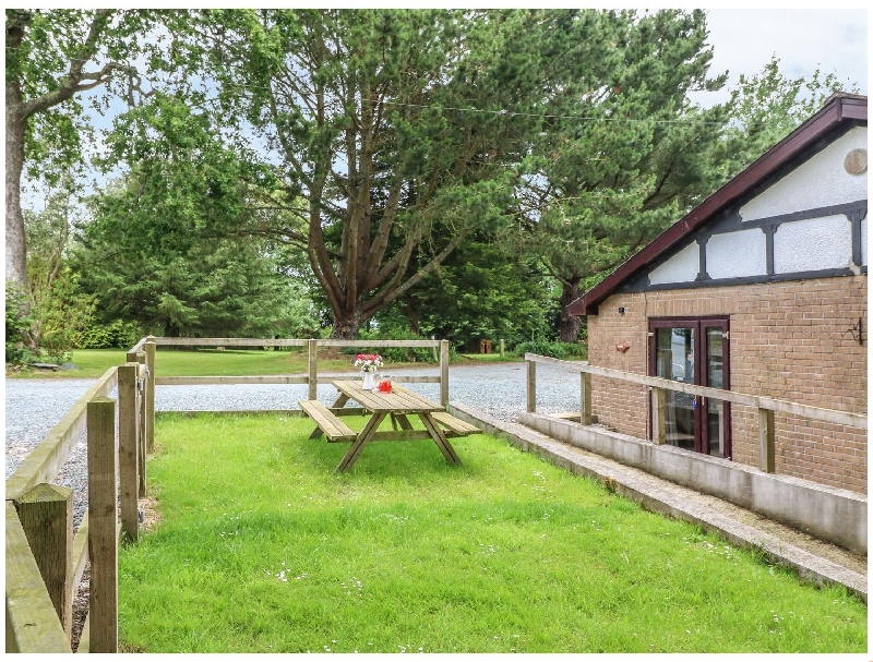 Click here for more about Wild Rose Cottage @ Kingslakes