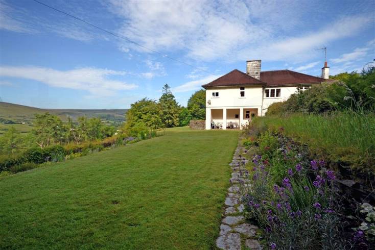 Click here for more about Holmbush